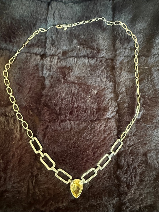 Jewelry - Yellow Teardrop Pendant Silver toned Chain Necklace - Women Jewelry NWOT